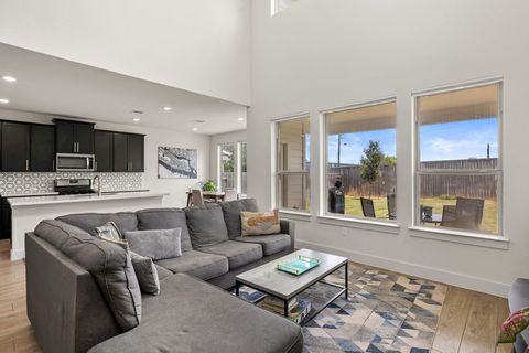 6205 Dumfries LN Austin TX 78744