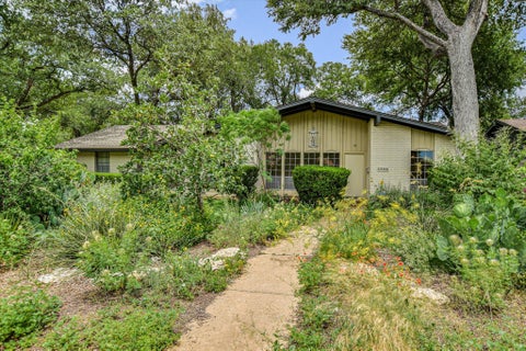 Photo of 1700 Westmoor DR, Austin, TX 78723 (MLS # 7695484)