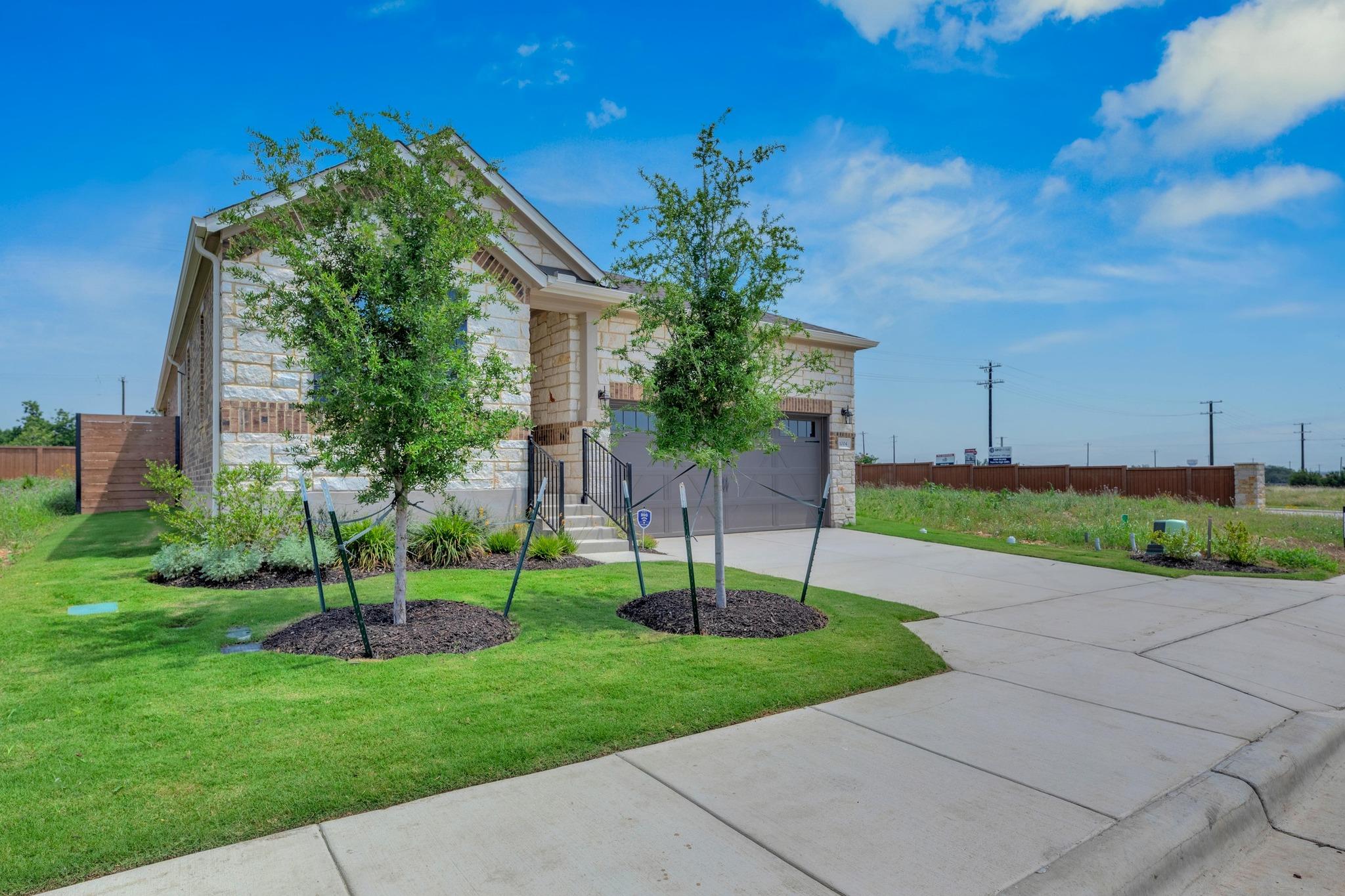 1004 Stonehill DR