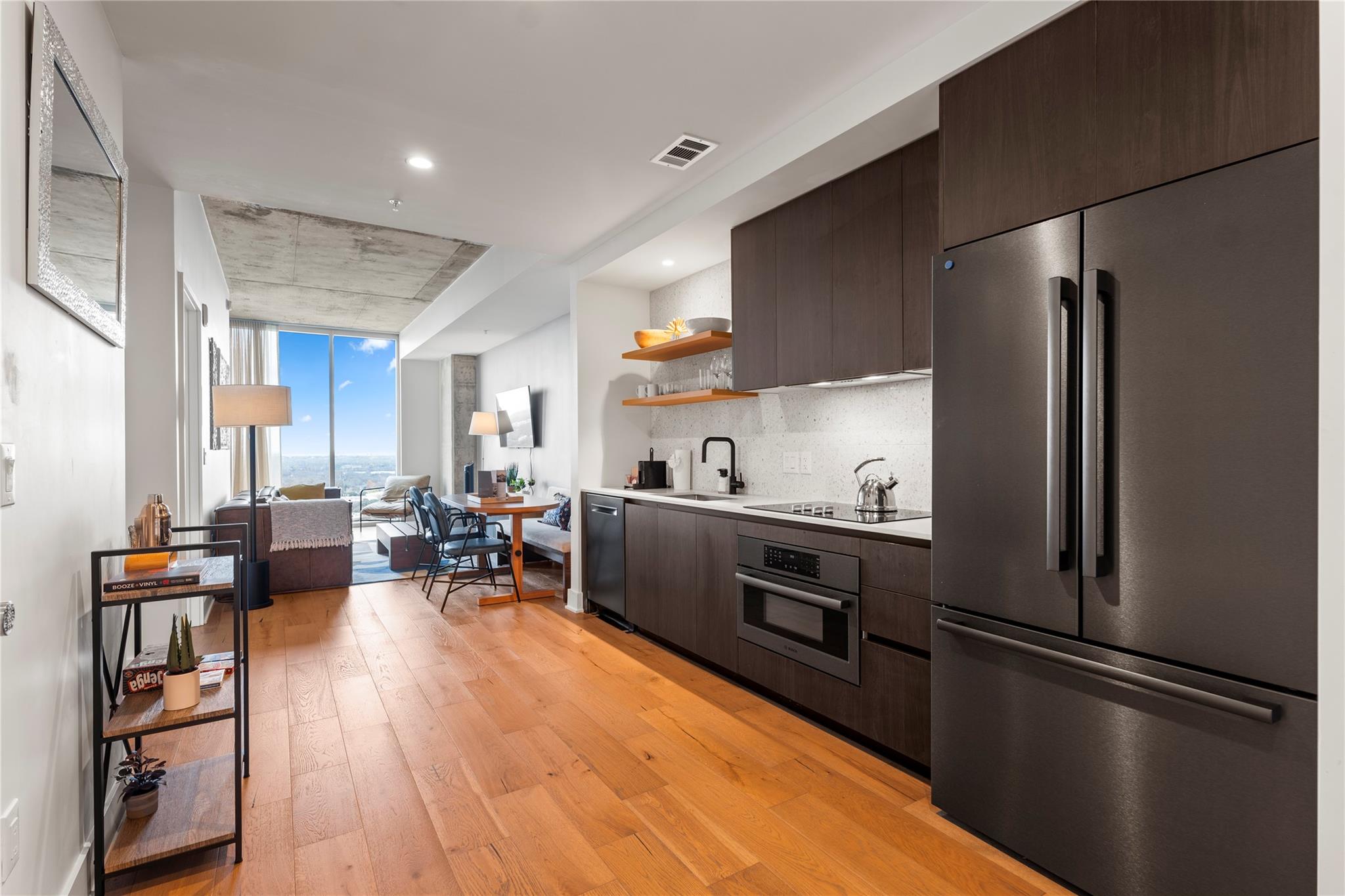 48 East Ave 2506