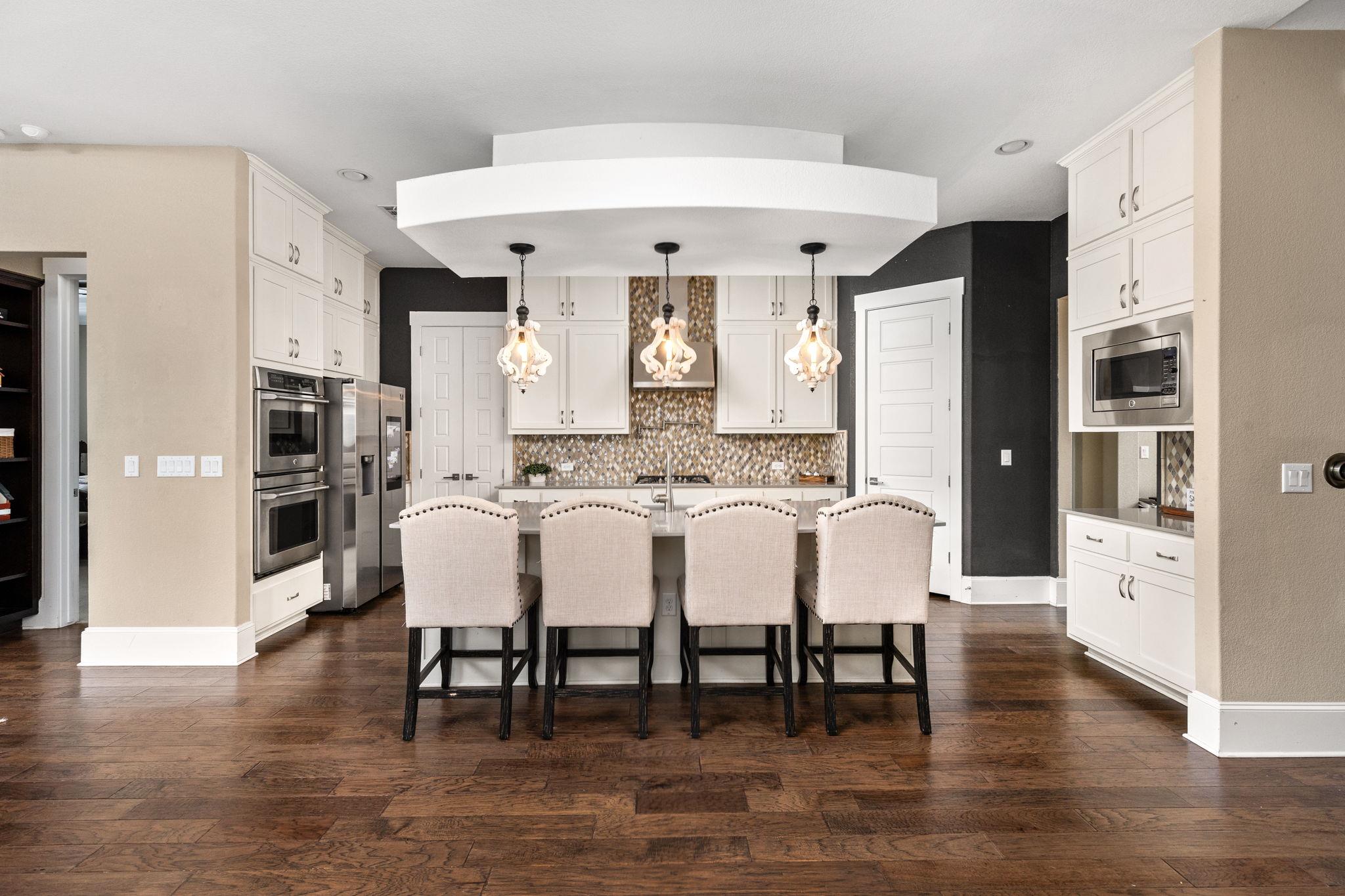 16304 Aventura Ave