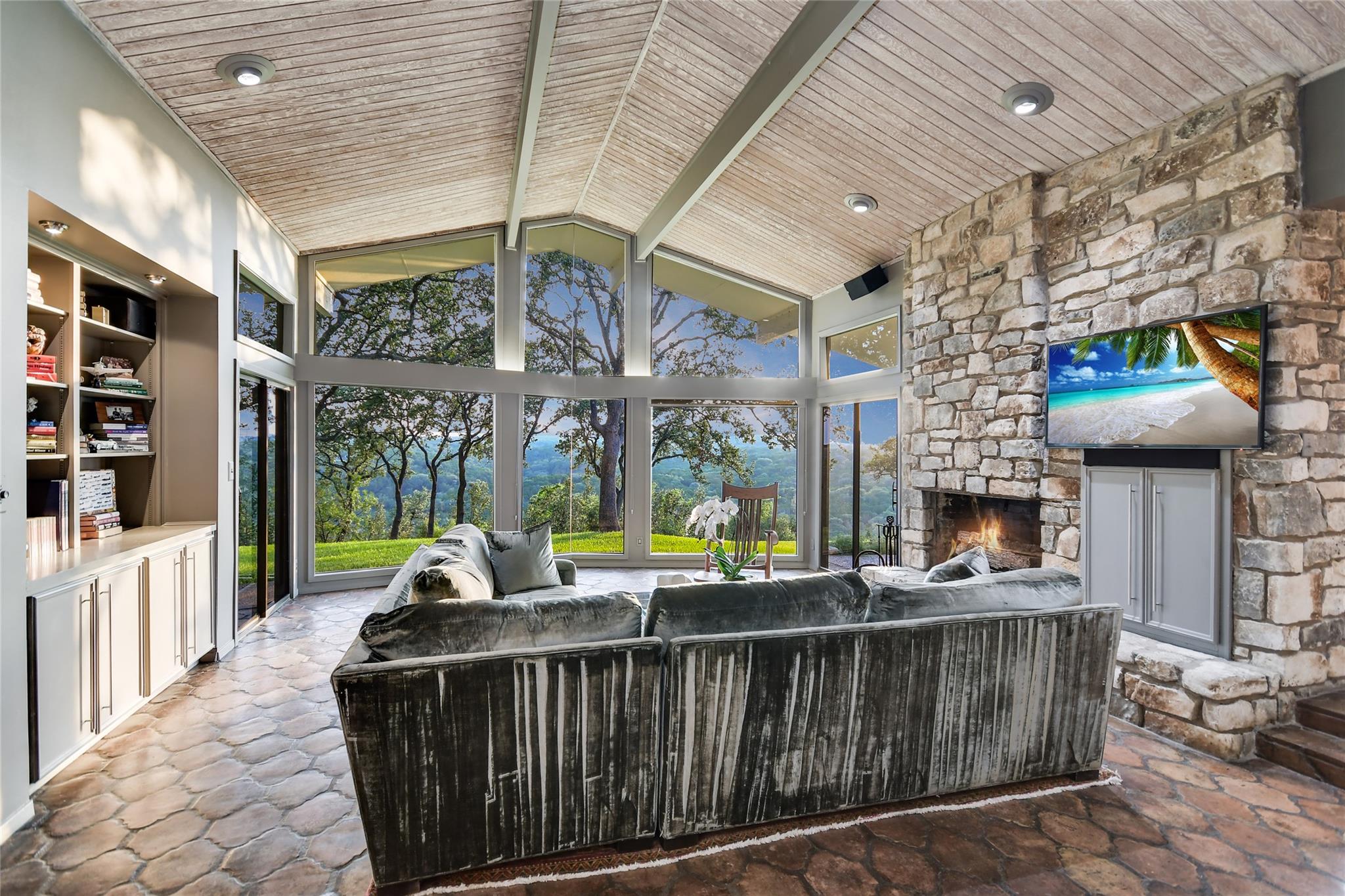 2200 CERCA VIEJO WAY