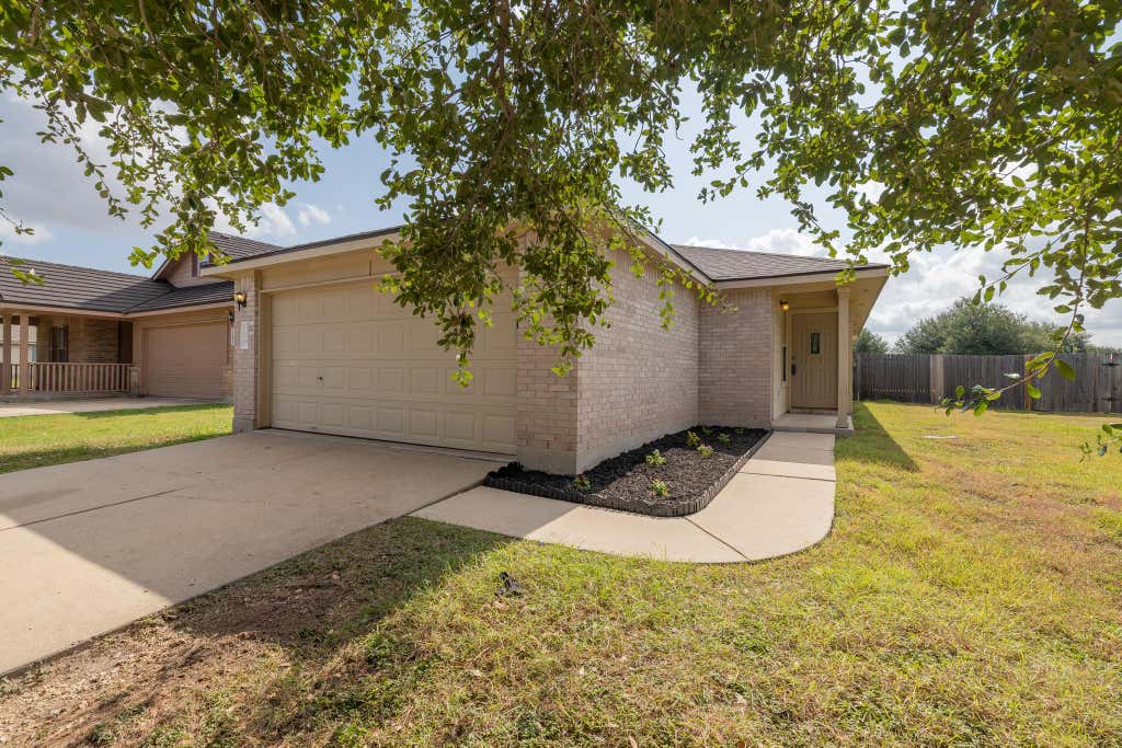 Photo of 306 Quail Hollow DR, Hutto, TX 78634 (MLS # 2092801)
