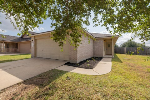 Photo of 306 Quail Hollow DR, Hutto, TX 78634 (MLS # 2092801)