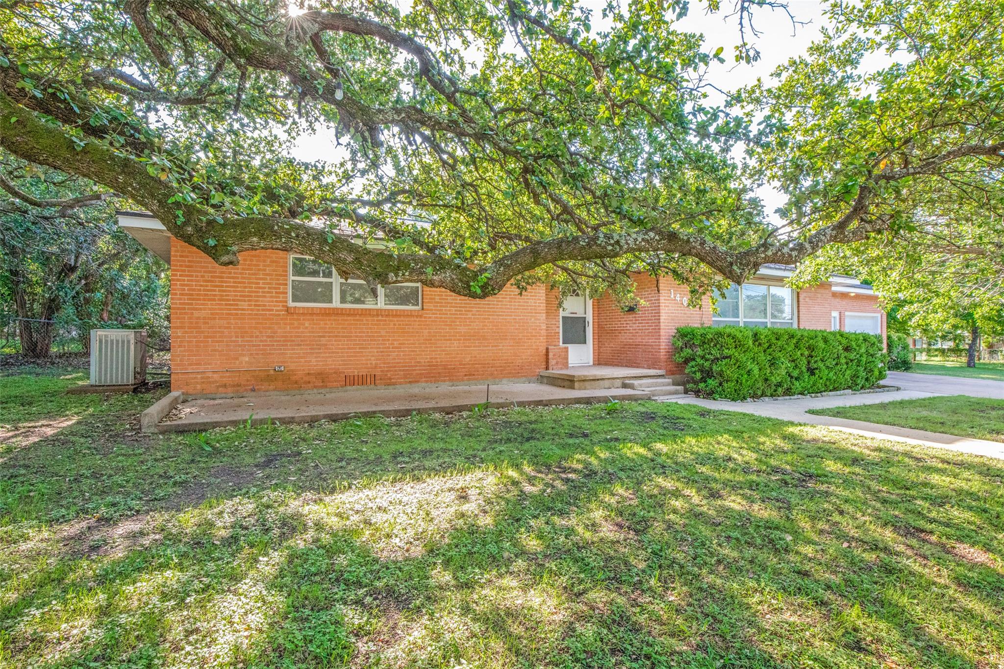 1401 N East ST
