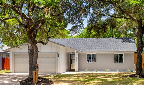 Photo of 8001 Wakefield DR, Austin, TX 78749 (MLS # 2495414)