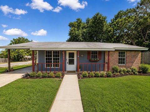 Photo of 5701 Glen Meadow DR, Austin, TX 78745 (MLS # 1834357)