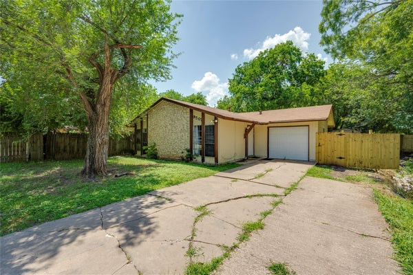 9502 N CREEK DR, AUSTIN, TX 78753 - Image dbd9eef654e6a511e29df57f7f62d62c/3703762964