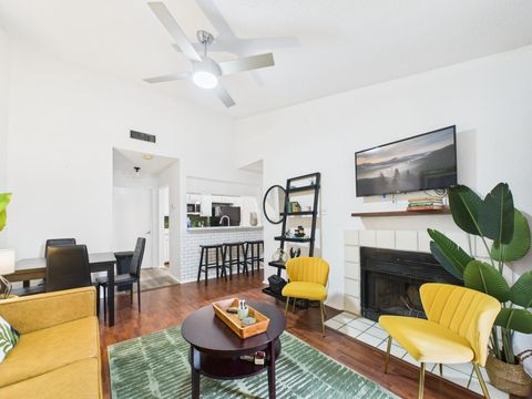 Photo of 806 W 24th ST #300, Austin, TX 78705 (MLS # 6013882)