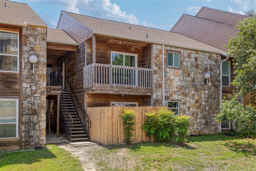 Photo for 6903 Deatonhill DR #38, Austin, TX 78745 (MLS # 1937416)