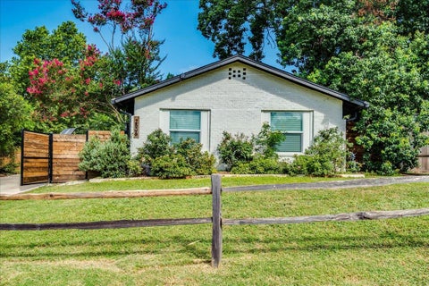 Photo of 2506 Audubon PL, Austin, TX 78741 (MLS # 2116285)