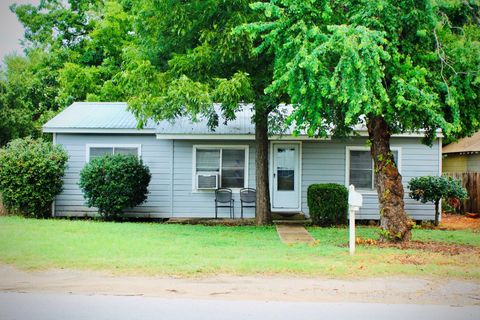 A home in Smithville