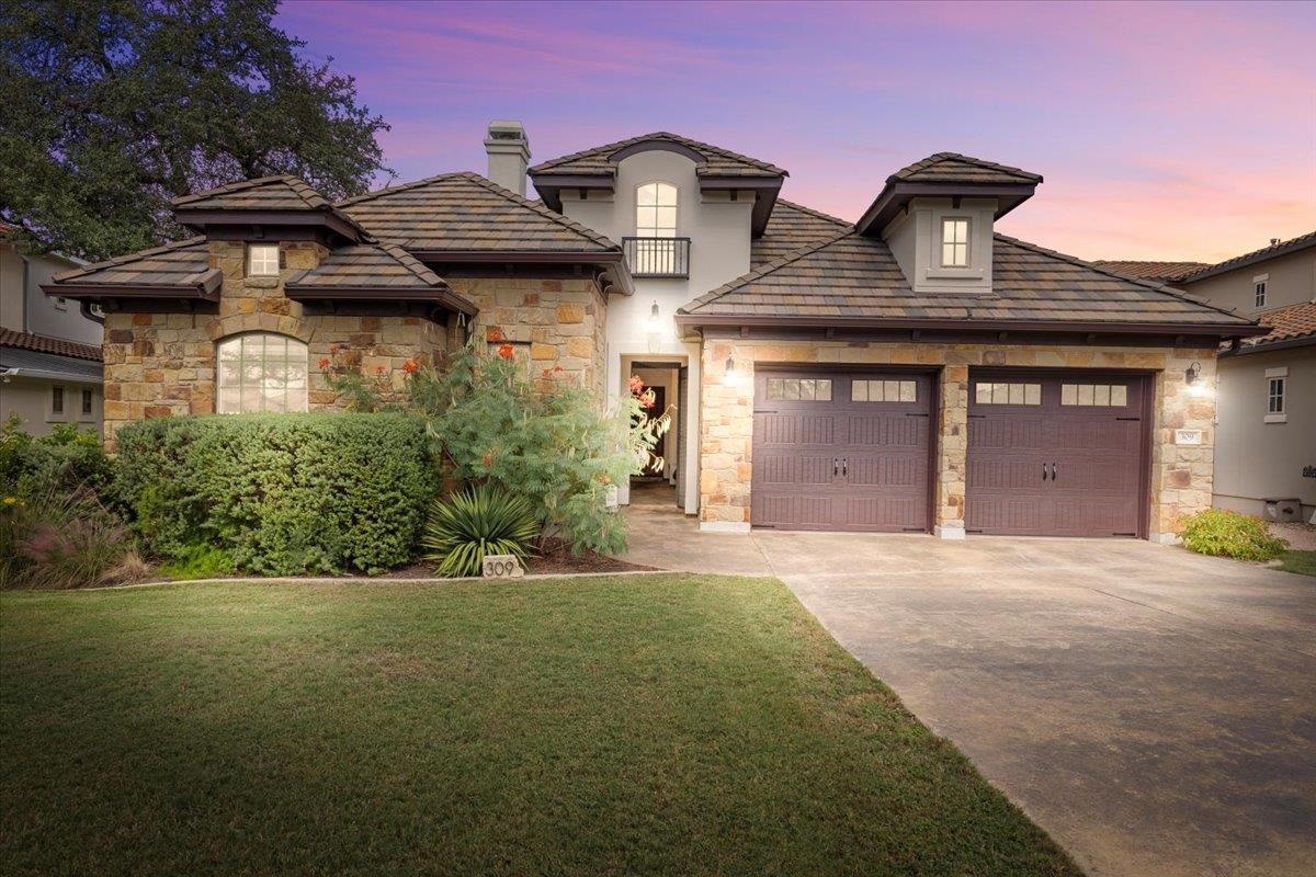 309 Grand Oaks LN