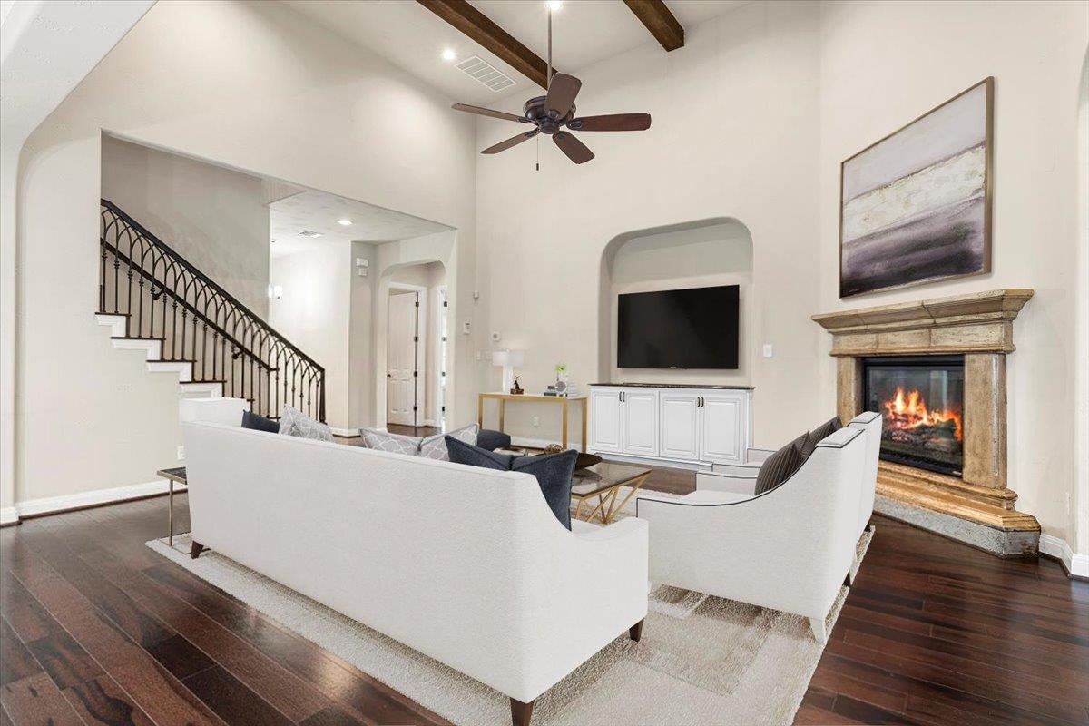 309 Grand Oaks LN