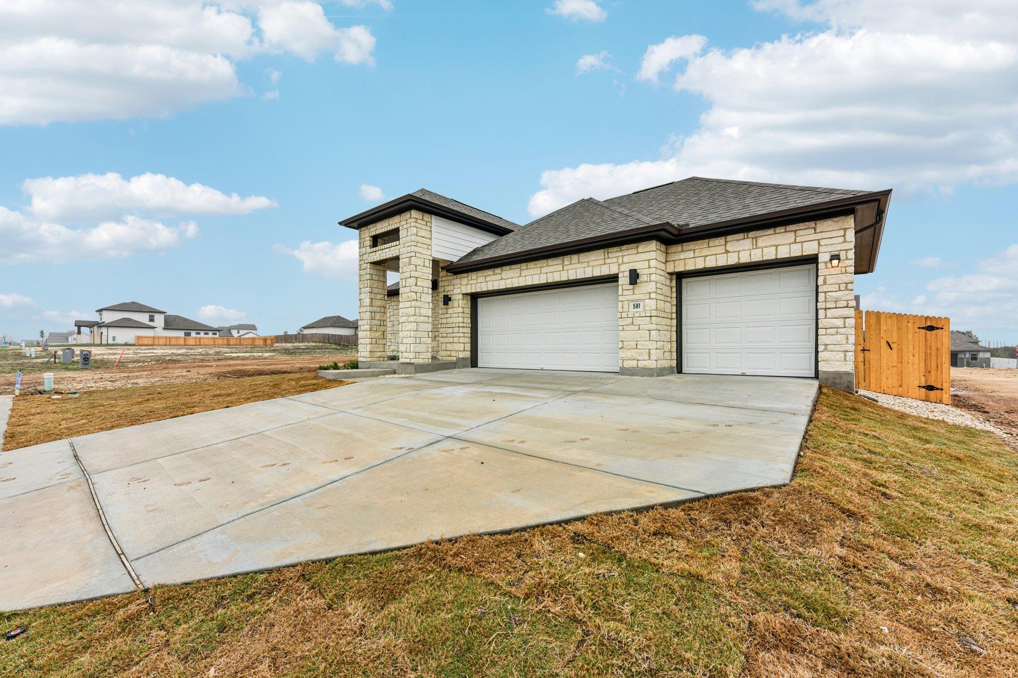 310 Treadwell LN
