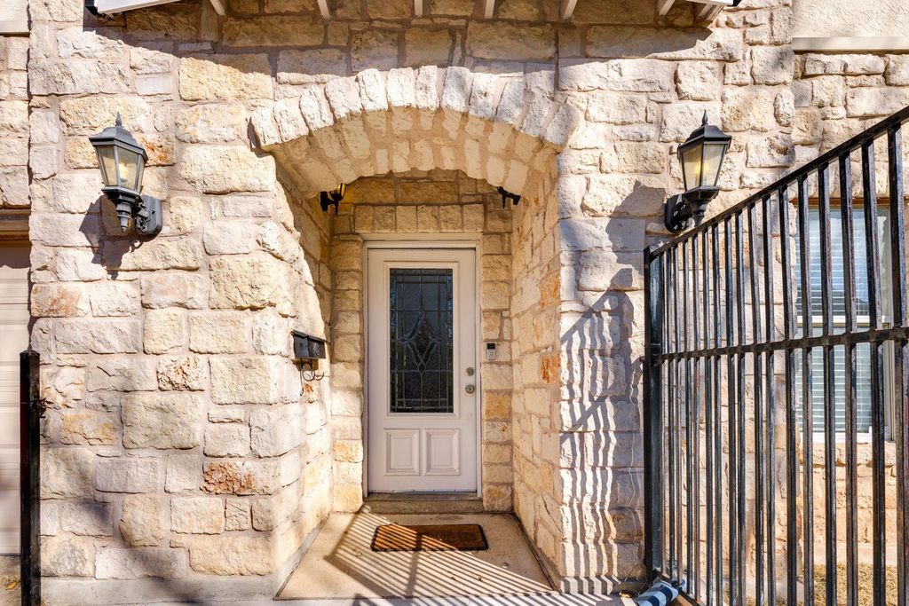 Photo of 108 E 46th ST, Austin, TX 78751 (MLS # 6426673)