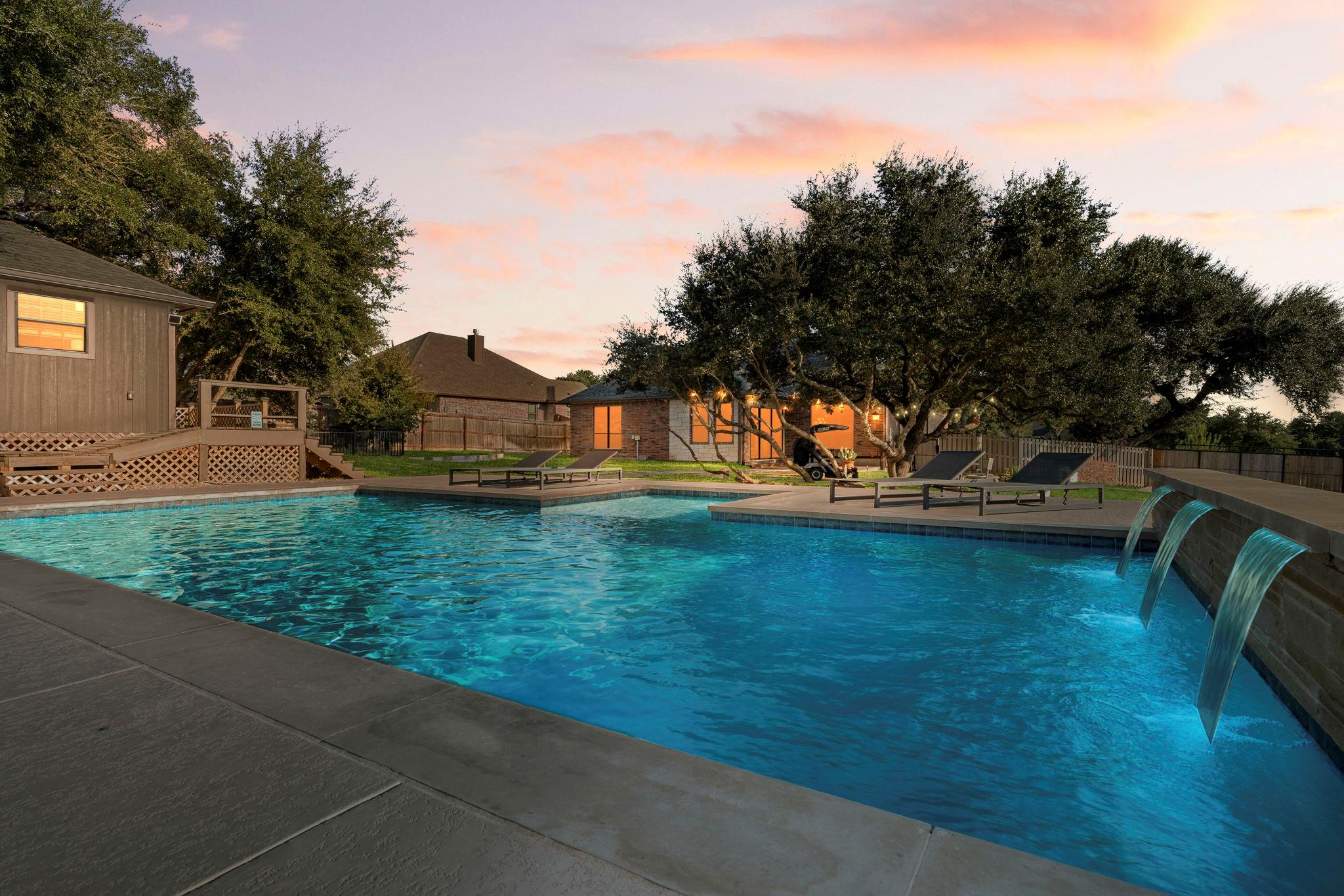 123 Archstone LOOP