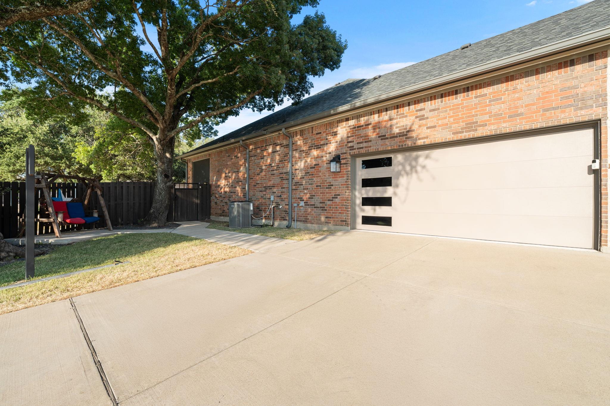 123 Archstone LOOP