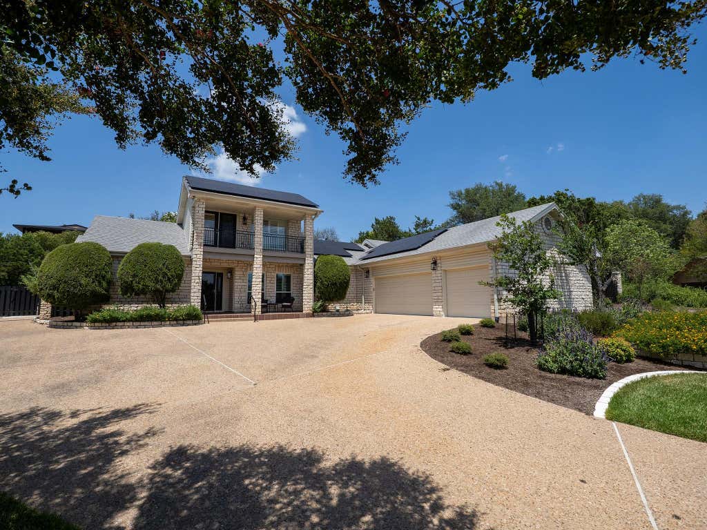Photo of 608 Flamingo CV, Lakeway, TX 78734 (MLS # 9161851)