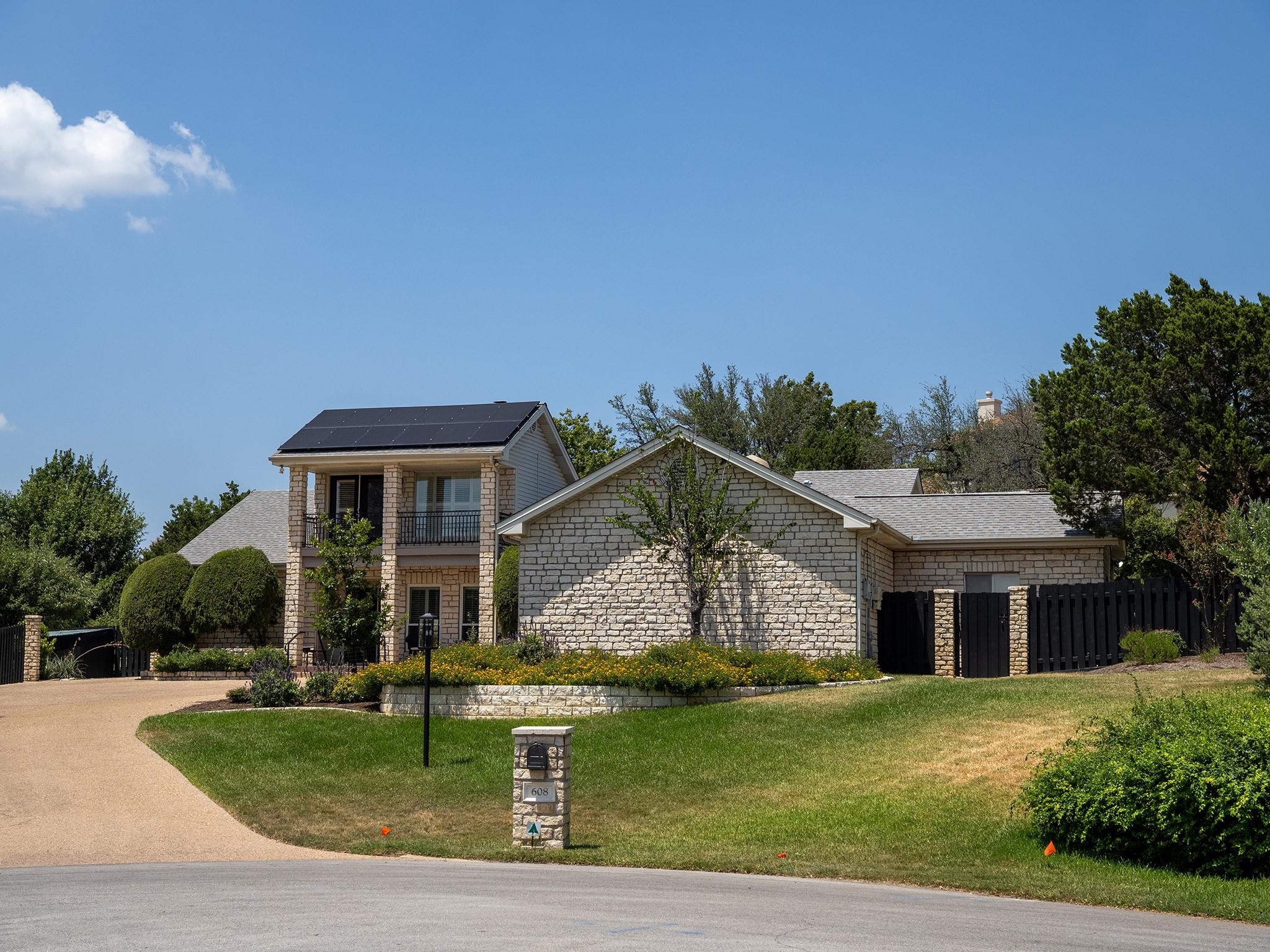 608 Flamingo CV