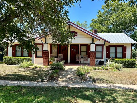 306 S Market ST Flatonia TX 78941