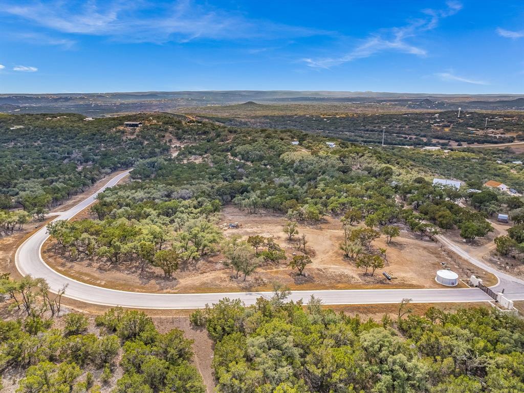 000 Moonridge LN