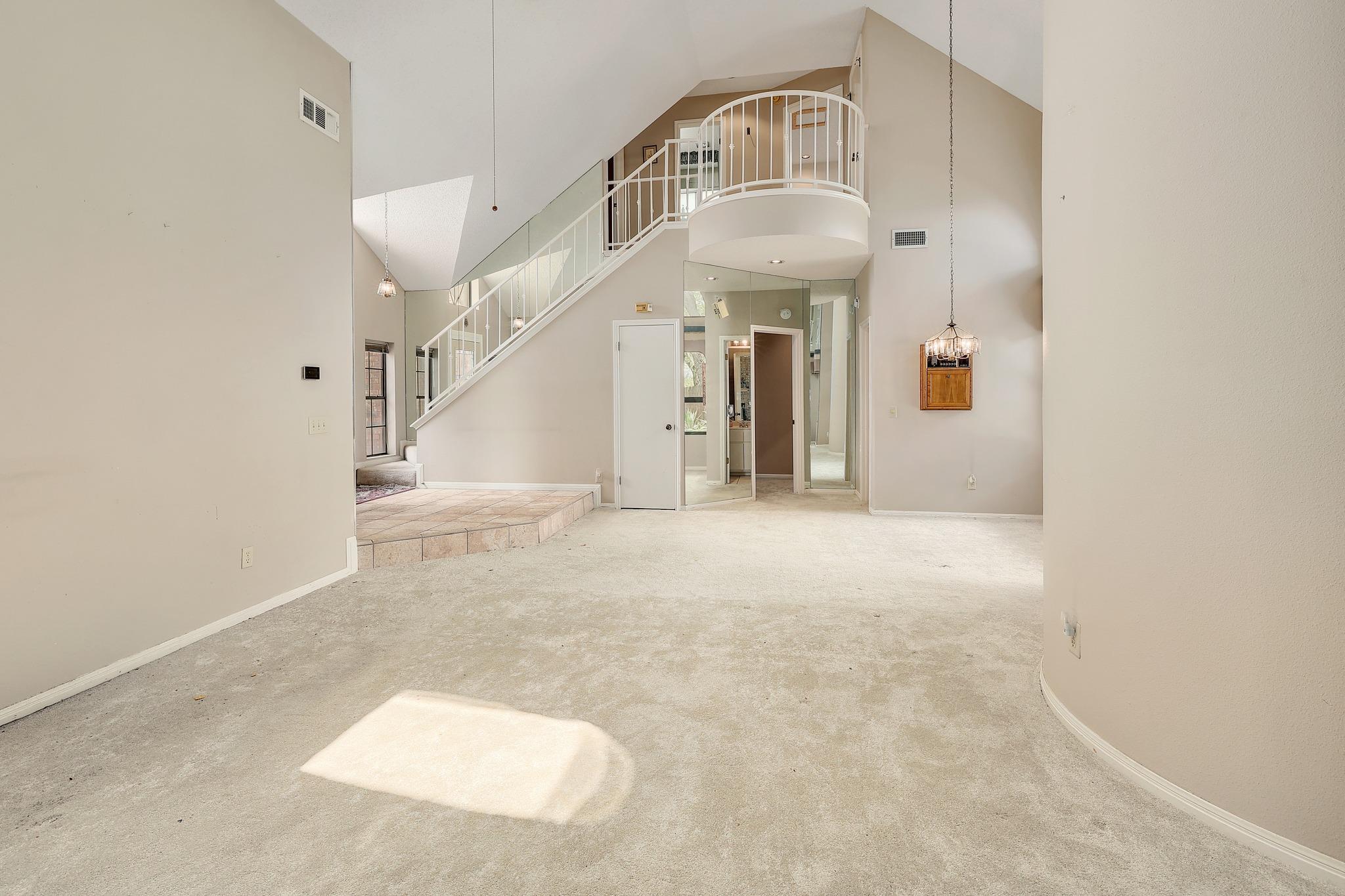2202 Warfield WAY