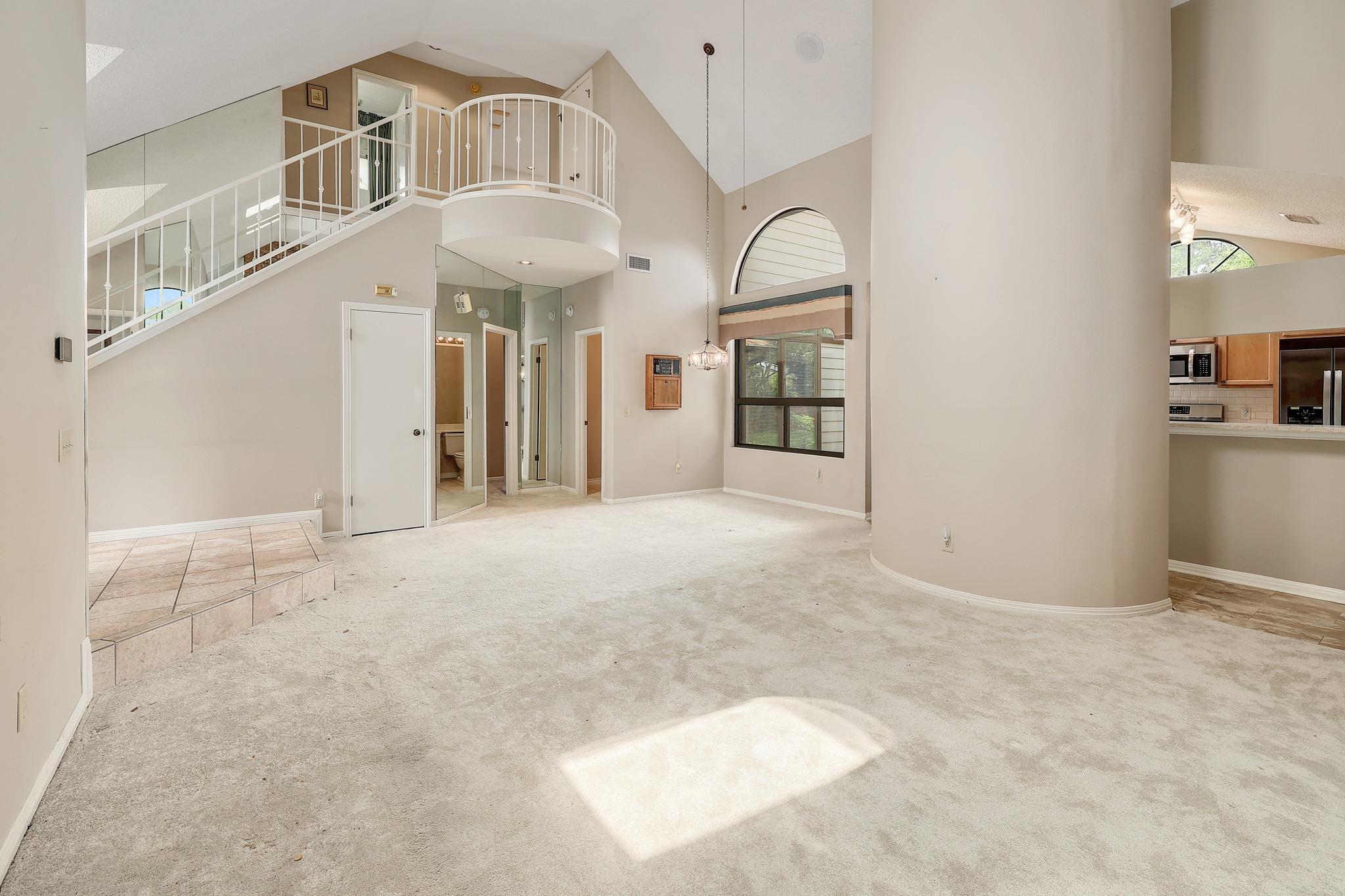 2202 Warfield WAY