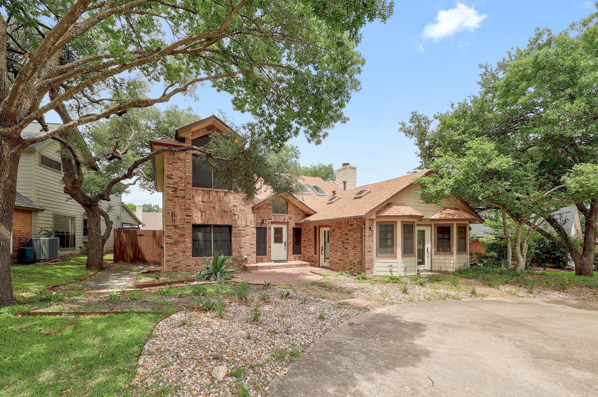 2202 Warfield WAY