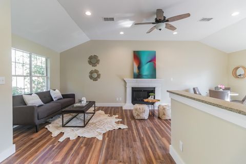 Tiny photo for 25201 & 25203 Lakeview DR, Spicewood, TX 78669 (MLS # 3914019)