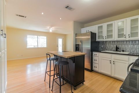 Tiny photo for 25201 & 25203 Lakeview DR, Spicewood, TX 78669 (MLS # 3914019)