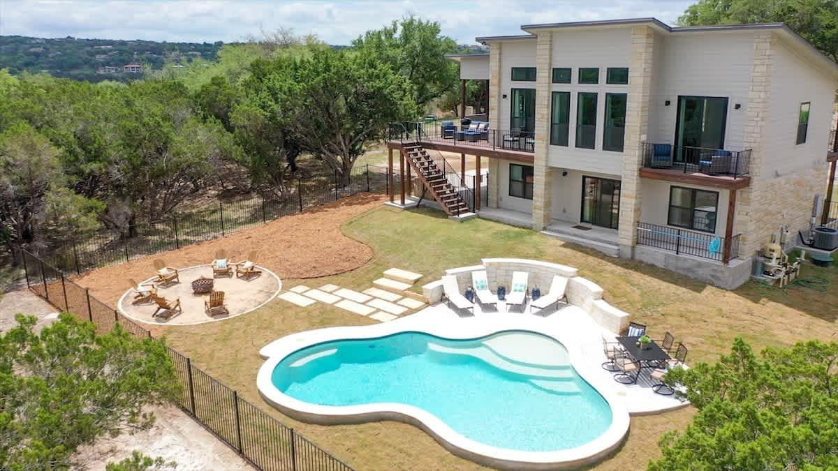 18407 Lakeland DR