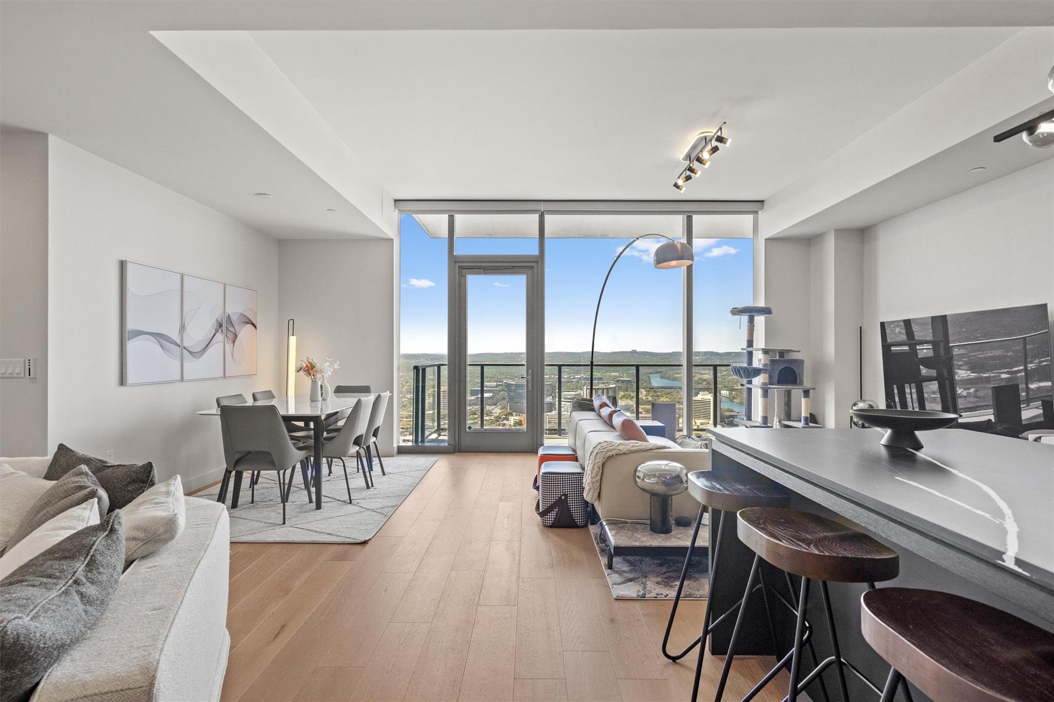 44 East Ave 3402