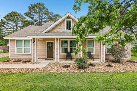 Photo of 112 Twin Lakes LN, Bastrop, TX 78602 (MLS # 2903488)
