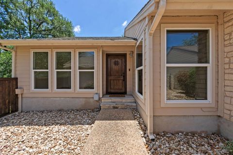 Photo of 6409 Paintbrush HOLW, Austin, TX 78750 (MLS # 2281109)