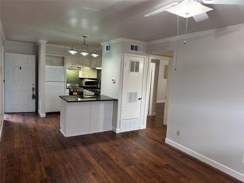 Photo of 803 W 28th ST #206, Austin, TX 78705 (MLS # 2582004)