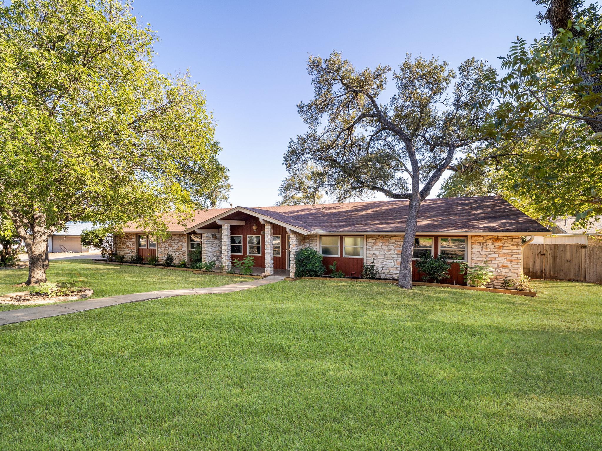 806 Country Club RD