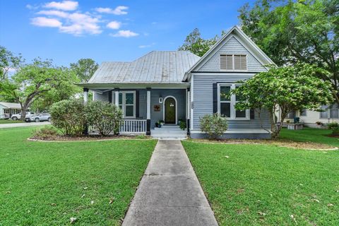 401 Mills ST Smithville TX 78957