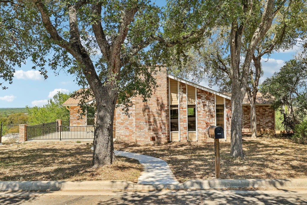 Photo of 808 Dale DR, San Marcos, TX 78666 (MLS # 8452066)