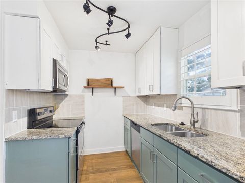 Photo of 6211 Manor RD #107, Austin, TX 78723 (MLS # 9908948)