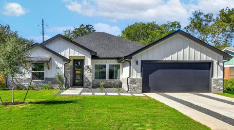 Photo of 8302 Kromer ST, Austin, TX 78757 (MLS # 3476803)