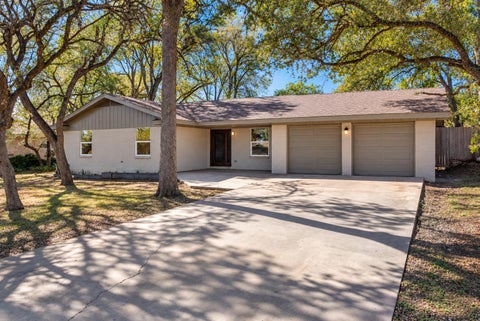 Photo of 5704 Parkwood DR, Austin, TX 78735 (MLS # 1797857)