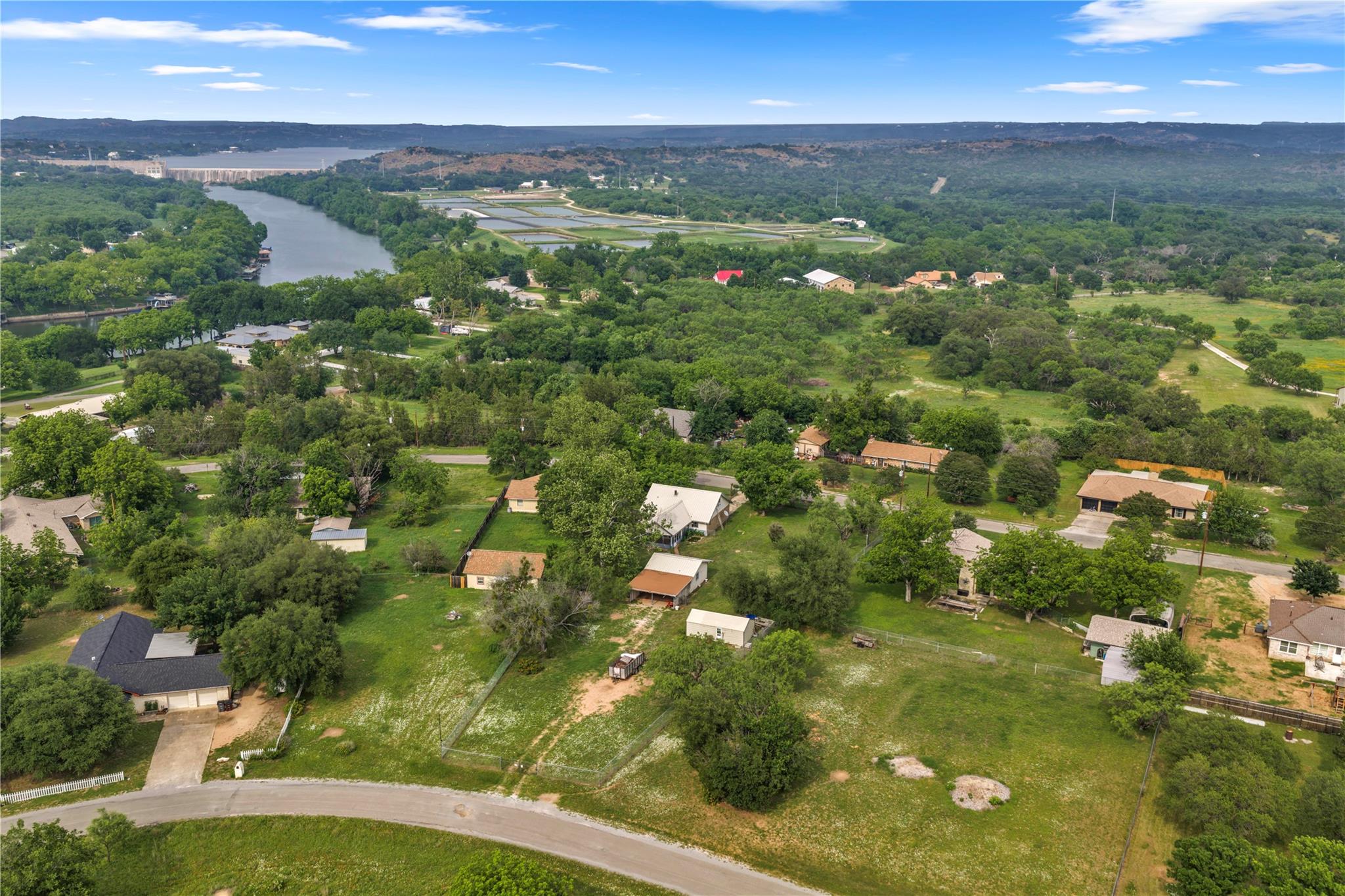 210 N River Oaks DR