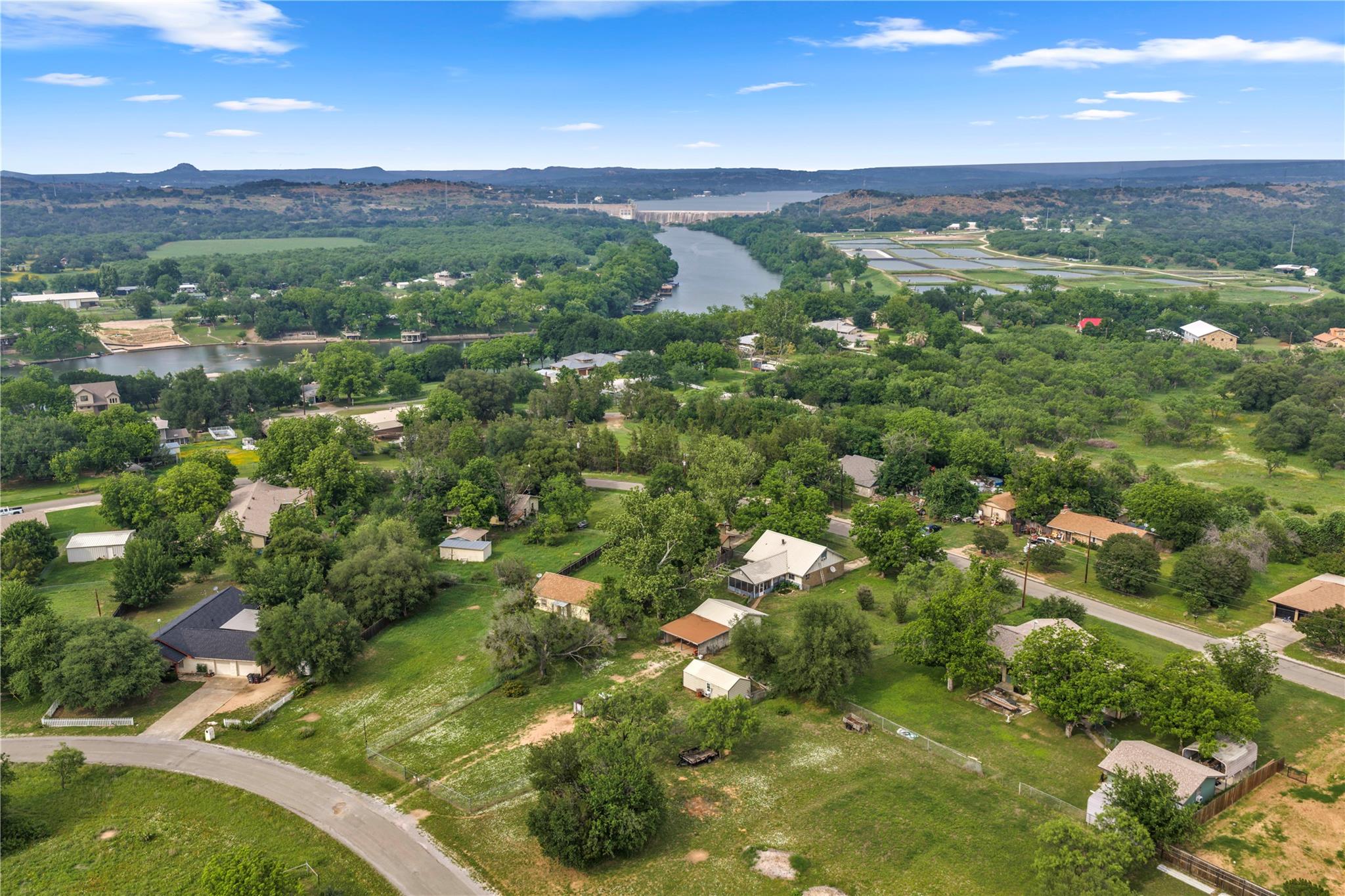 210 N River Oaks DR