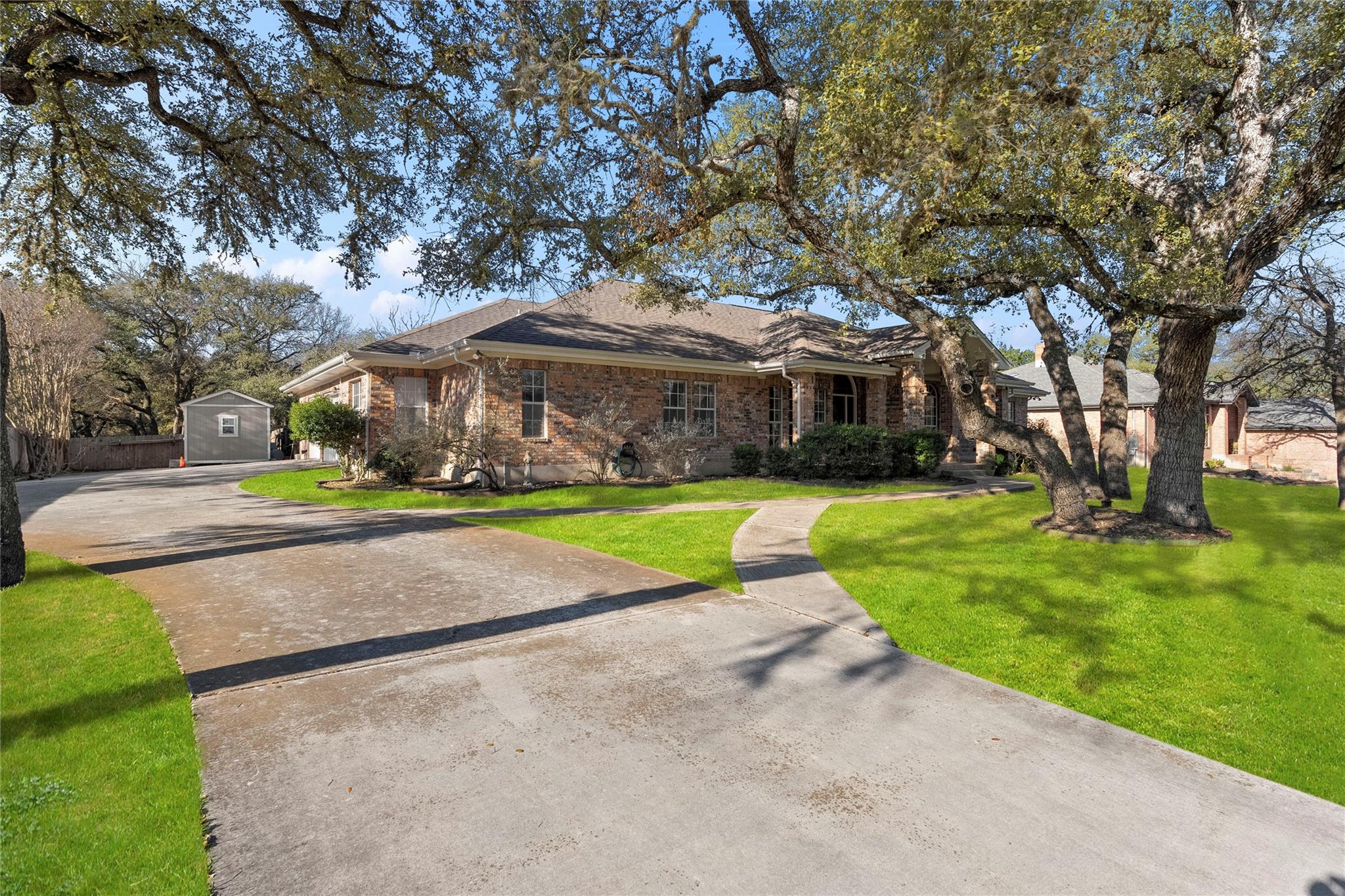 725 Willow Ridge DR