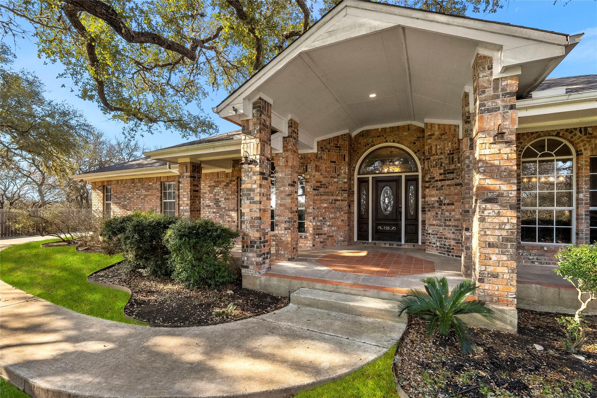 725 Willow Ridge DR