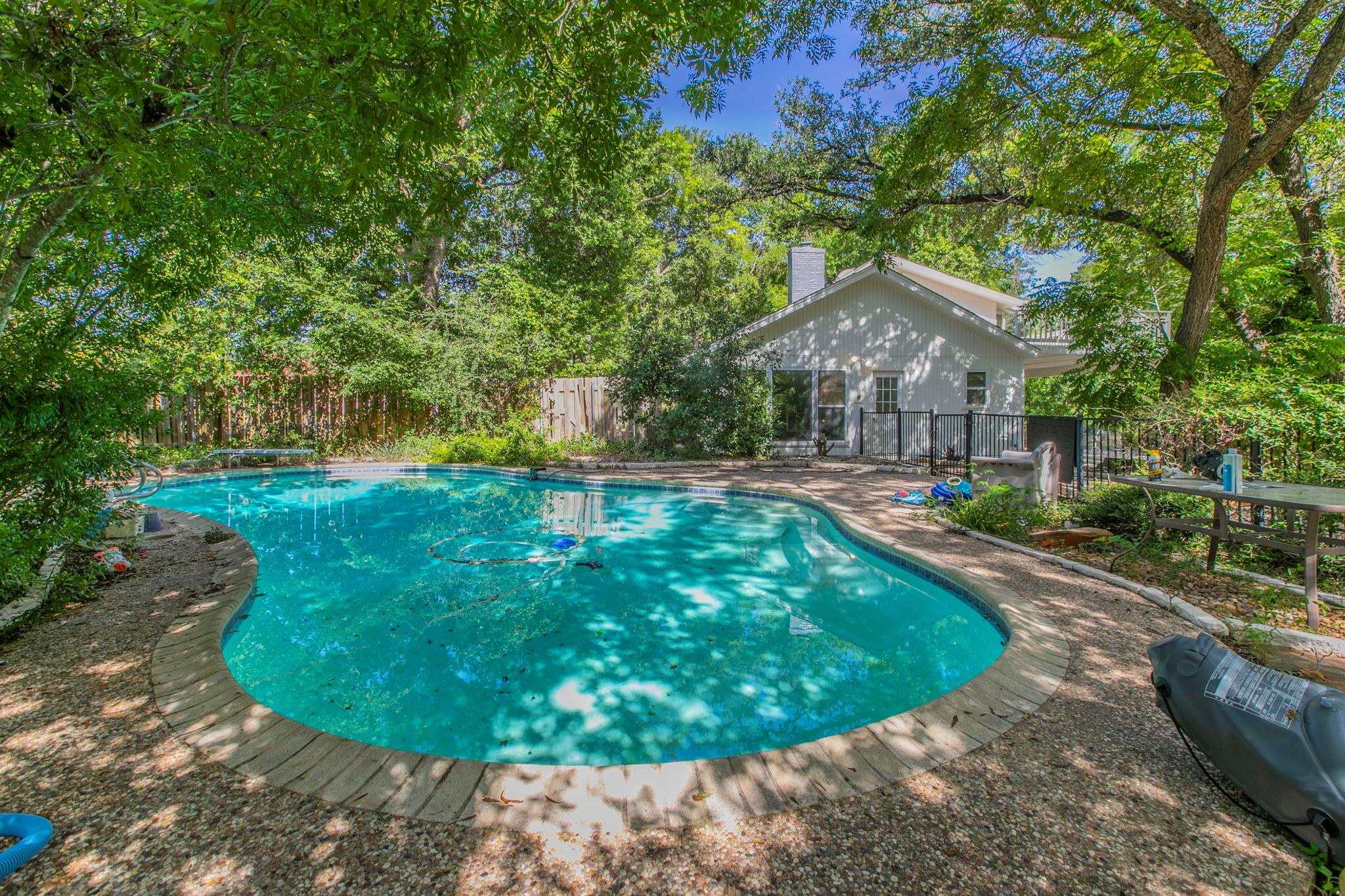 1905 Great Oaks DR