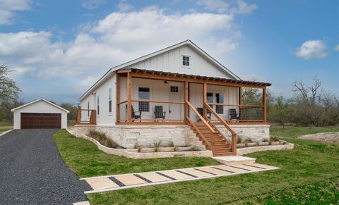 142 N Steel Creek Crest Highway Center Point TX 78010