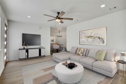 1402 Valleyridge CIR B Austin TX 78704