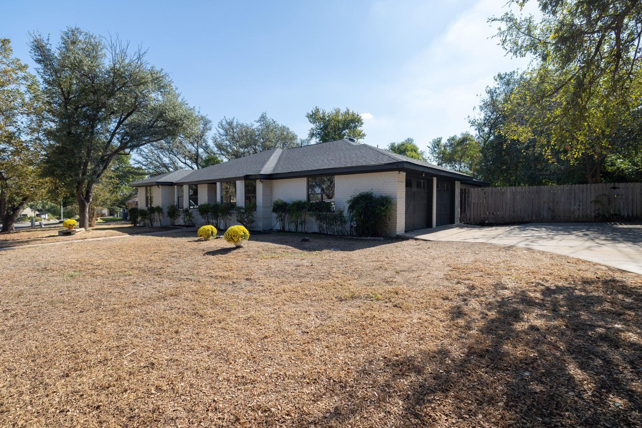 303 S Ridge CIR